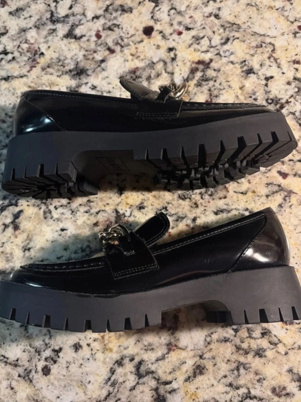 GUESS♦️PLATFORM LOAFER